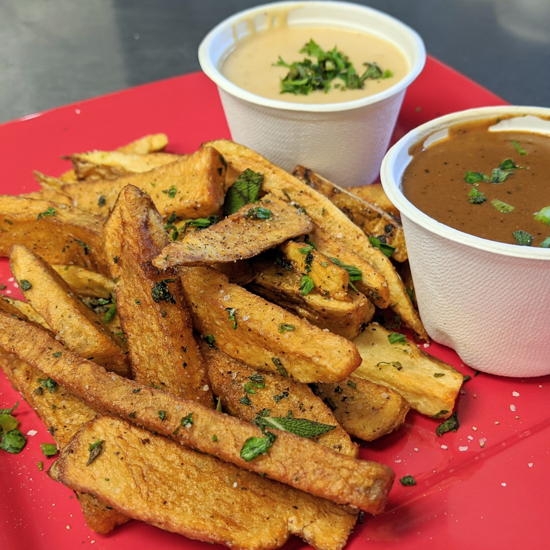 Chicken N Chips - Chips with blonde and brown gravy (Foodzooka)