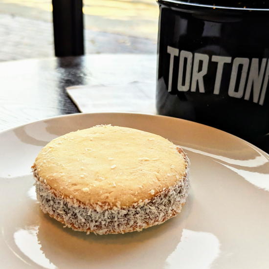 Tortoni Caffé - Alfajor (Foodzooka)
