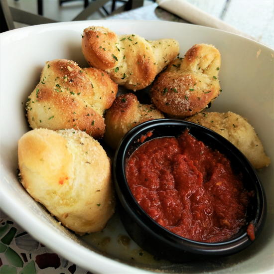 Wall St Pizza - Garlic knots (Foodzooka)